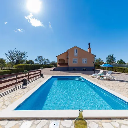 Villa Fabio In Dalmatia With Swimming Pool Banjevci
