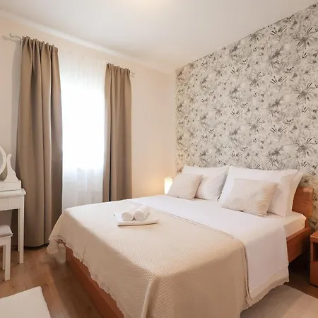 Fabio In Dalmatia With Swimming Pool Villa *