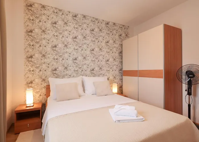 Fabio In Dalmatia With Swimming Pool Banjevci