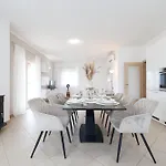 Villa Fabio In Dalmatia With Swimming Pool Banjevci
